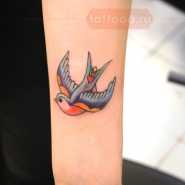 Татуировка летящей птички