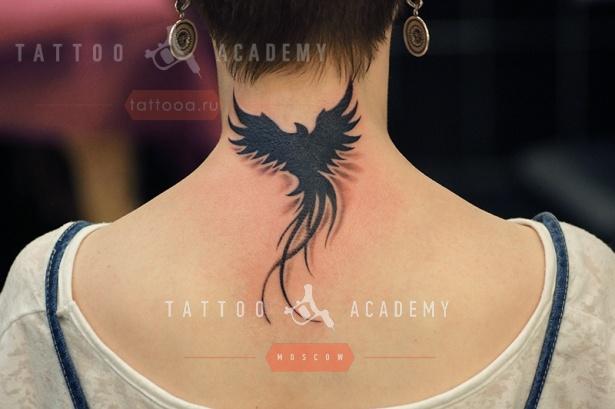 Силуэт птицы на шее | Tattoo Academy