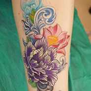Татуировка цветы для девушек