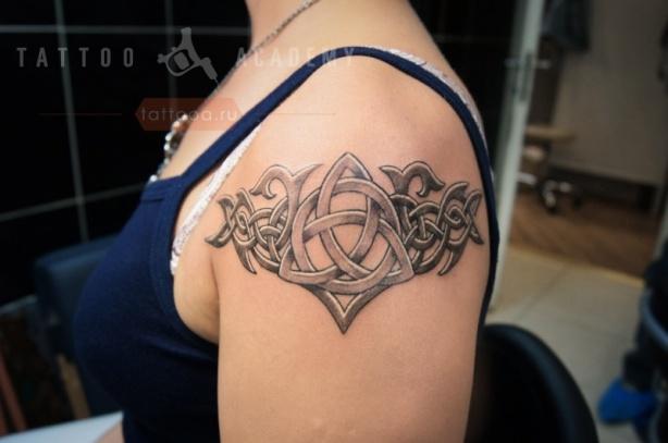 Татуировки в кельтском стиле на запястье для девушек