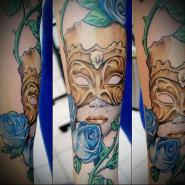 Татуировка маска с розами