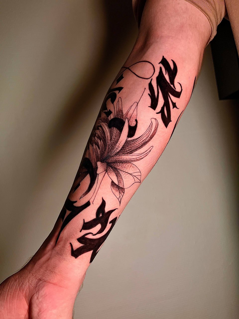 Лилия и символы